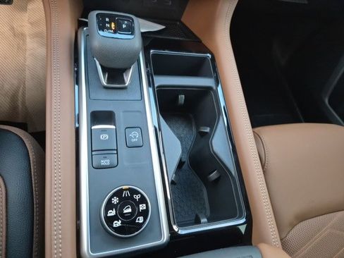 New 2025 Nissan Pathfinder Platinum image 27