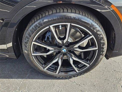 Used 2022 BMW X7 xDrive40i w/ M Sport Package image 18