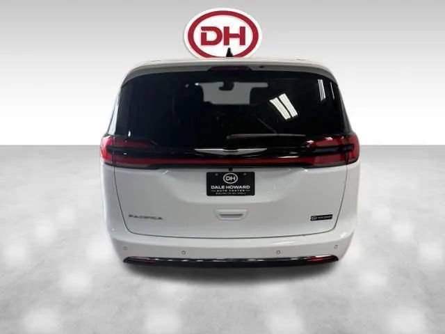 Used 2026 Chrysler Pacifica Select FWD image 10