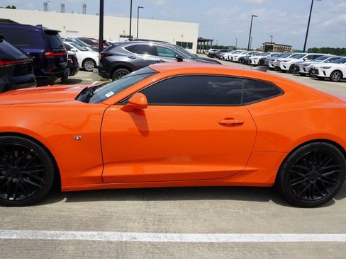 Used 2019 Chevrolet Camaro LT RWD image 4