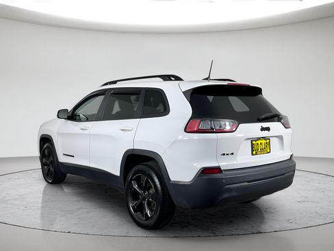 Used 2019 Jeep Cherokee Latitude Plus AWD/4WD image 5