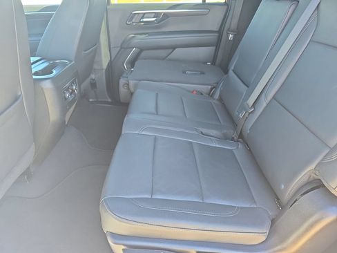 Used 2025 Chevrolet Suburban LT AWD/4WD image 15