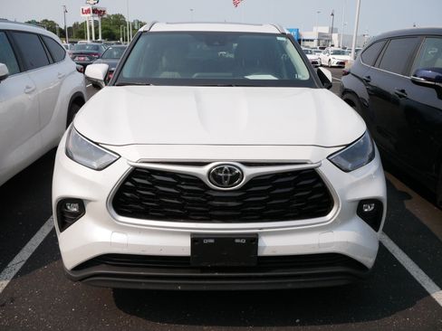Certified 2026 Toyota Highlander XLE AWD/4WD image 2