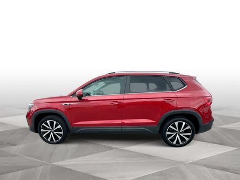 Used 2022 Volkswagen Taos SE w/ Panoramic Sunroof Package FWD image 5