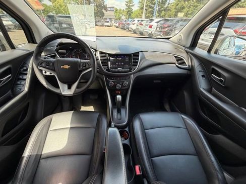 Used 2021 Chevrolet Trax LT w/ Premium Seat Package AWD/4WD image 13