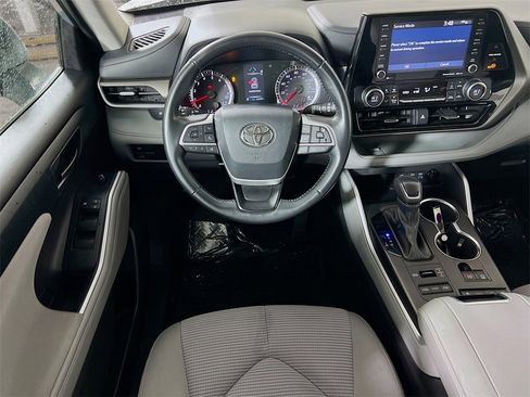 Certified 2022 Toyota Highlander LE image 19