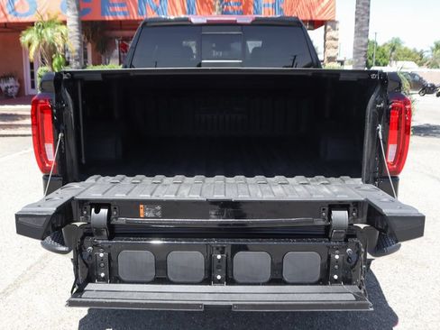 Used 2023 GMC Sierra 1500 SLT w/ SLT Premium Package AWD/4WD image 11