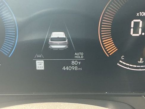 Certified 2025 Hyundai Kona SEL AWD/4WD image 16