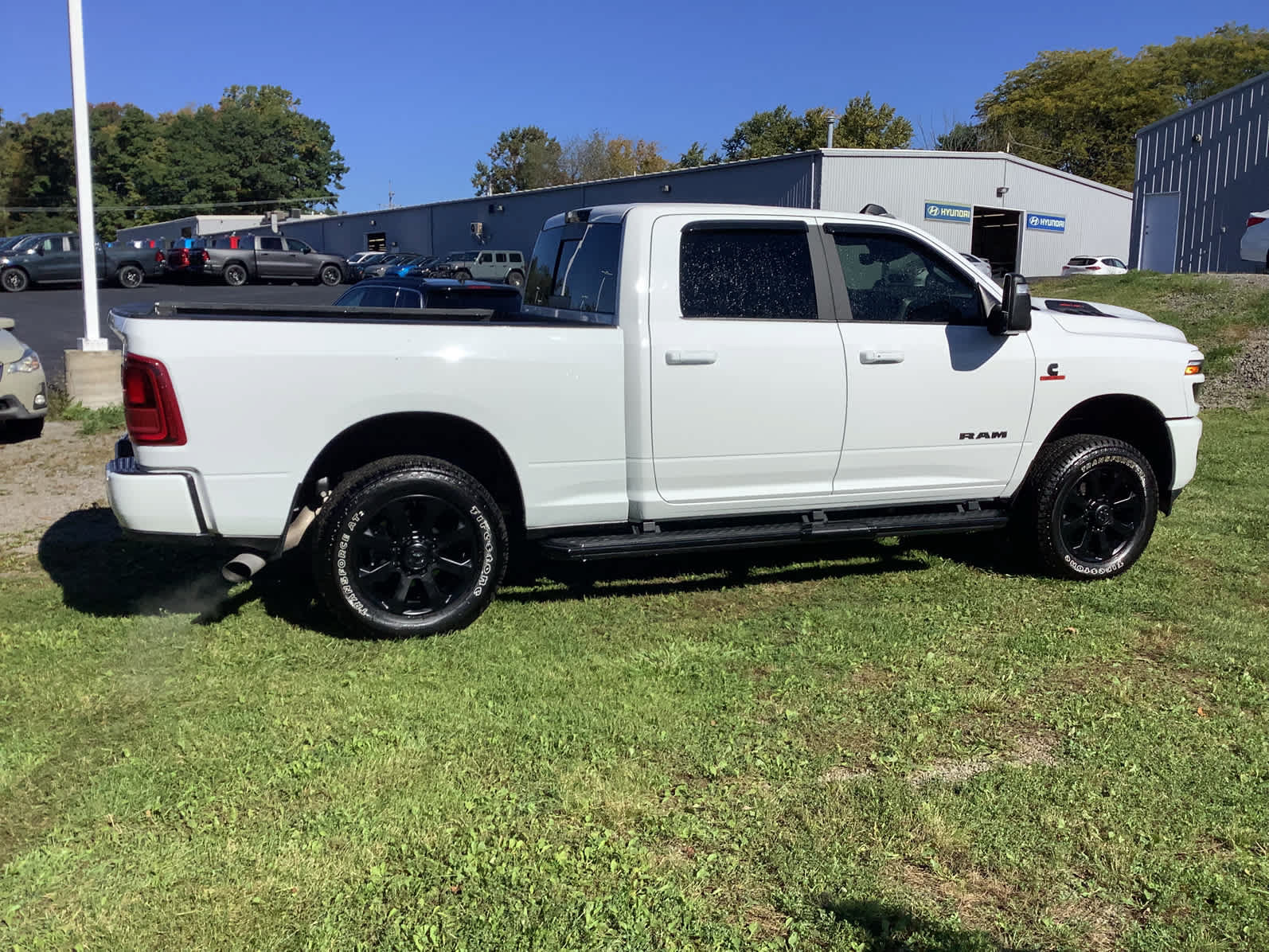 Used 2025 RAM 2500 Laramie AWD/4WD image 2
