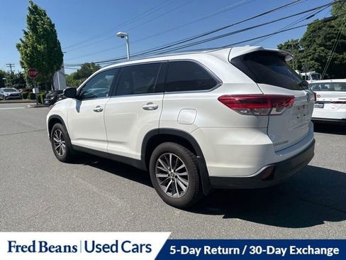 Used 2019 Toyota Highlander XLE AWD/4WD image 14