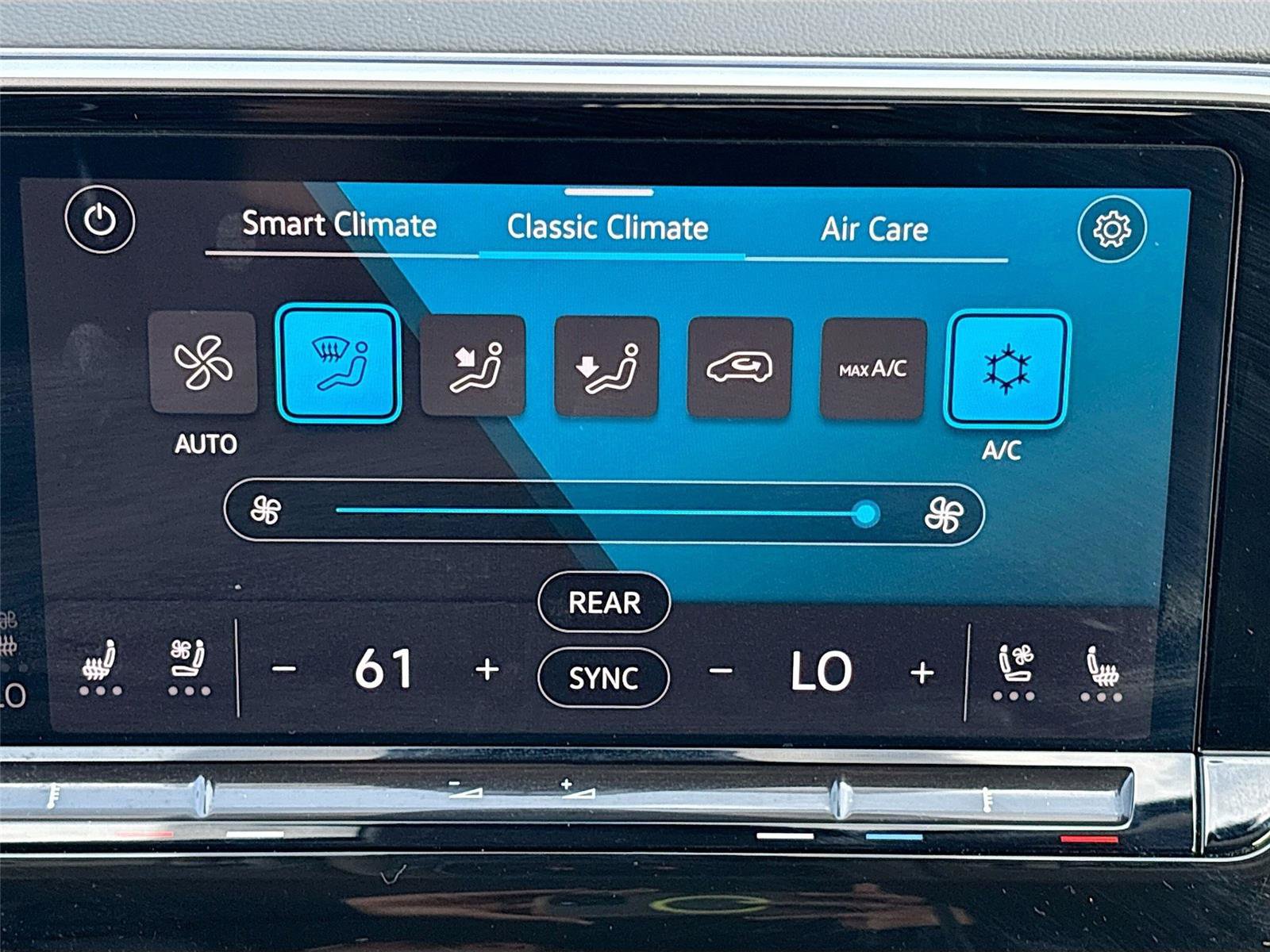 Used 2025 Volkswagen Atlas SE FWD image 15