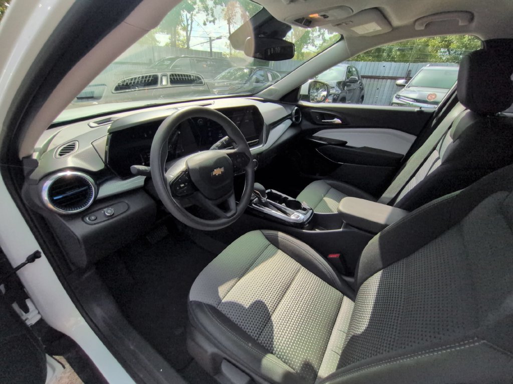 Used 2026 Chevrolet Trax LT FWD image 15