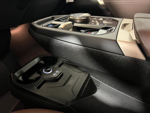 Used 2026 BMW iX xDrive45 image 18