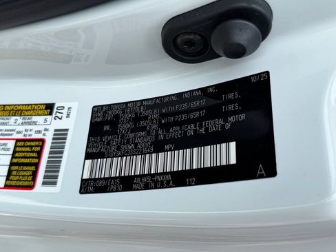 Used 2025 Toyota Sienna XLE AWD/4WD image 30