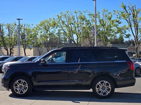 Certified 2025 Ford Expedition Active image 4