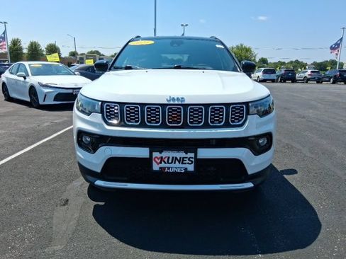 Used 2025 Jeep Compass Limited AWD/4WD image 5