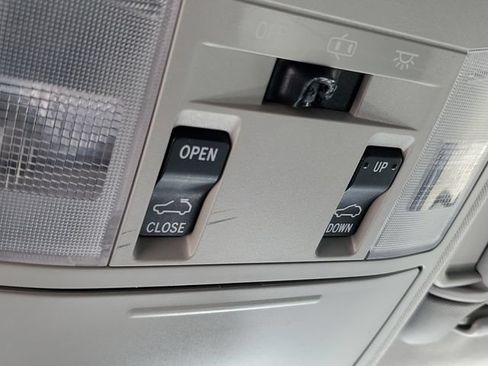 Used 2018 Toyota RAV4 XLE AWD/4WD image 21
