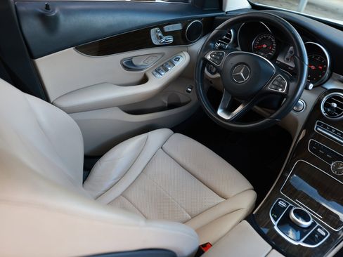 Used 2018 Mercedes-Benz C 300 Sedan w/ Premium Package image 25