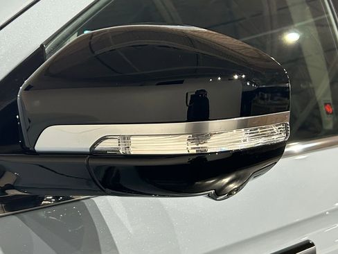 New 2026 Lincoln Navigator Premiere AWD/4WD image 17