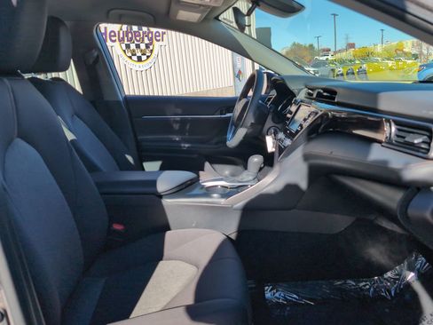 Used 2020 Toyota Camry LE image 15