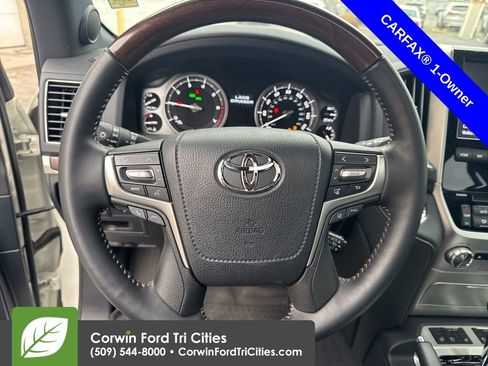 Used 2021 Toyota Land Cruiser image 2