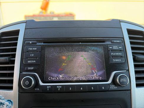 Used 2018 Nissan Frontier S image 27