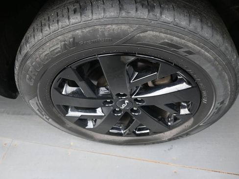 Certified 2023 Kia Sorento S w/ Panoramic Sunroof Package AWD/4WD image 9