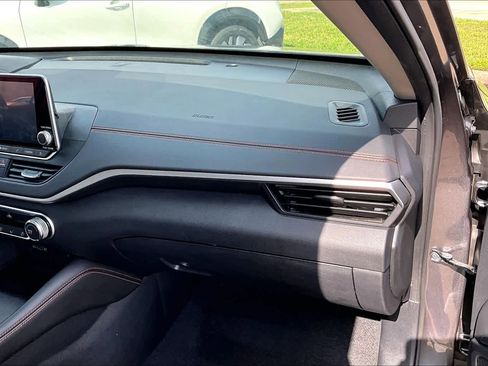 Certified 2021 Nissan Altima 2.5 SR image 17