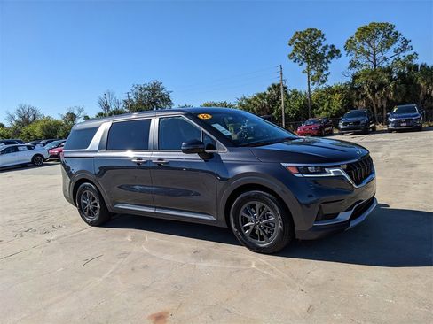 Certified 2022 Kia Carnival LX image 3