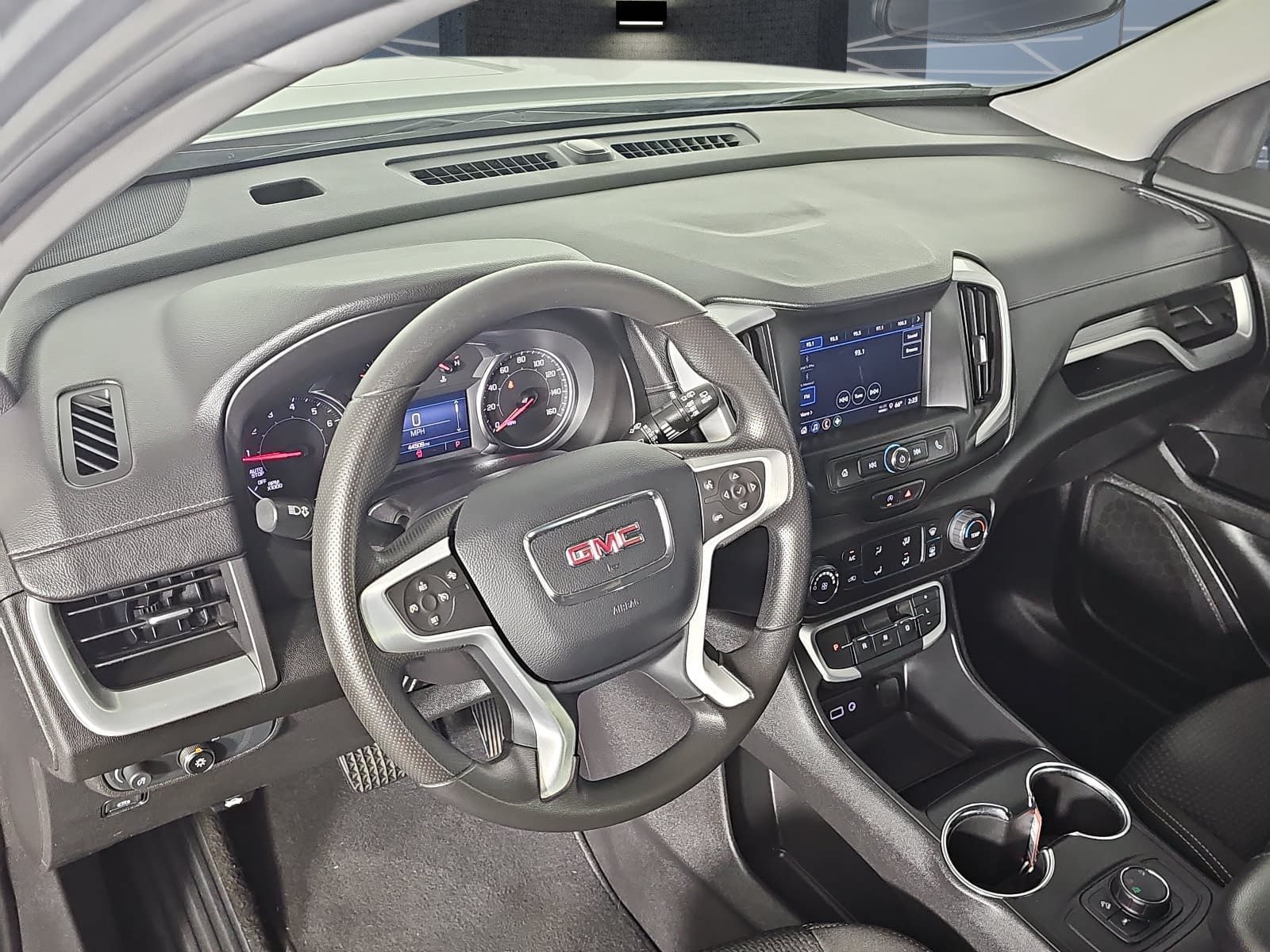 Used 2024 GMC Terrain SLE AWD/4WD image 13