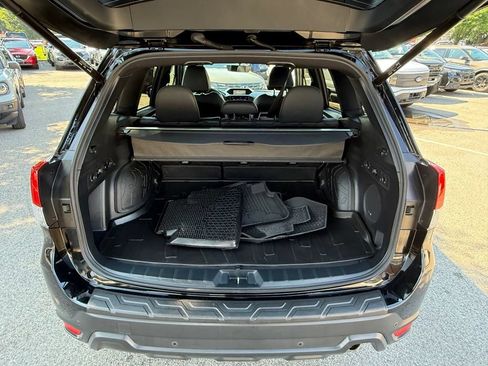 Certified 2025 Subaru Forester Wilderness w/ Wilderness Package AWD/4WD image 31