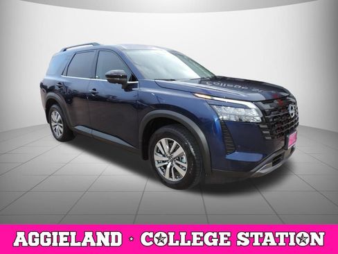 Certified 2026 Nissan Pathfinder SL FWD image 3