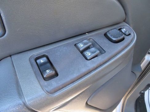 Used 2004 GMC Sierra 2500 SLE w/ Skid Plate Package image 19