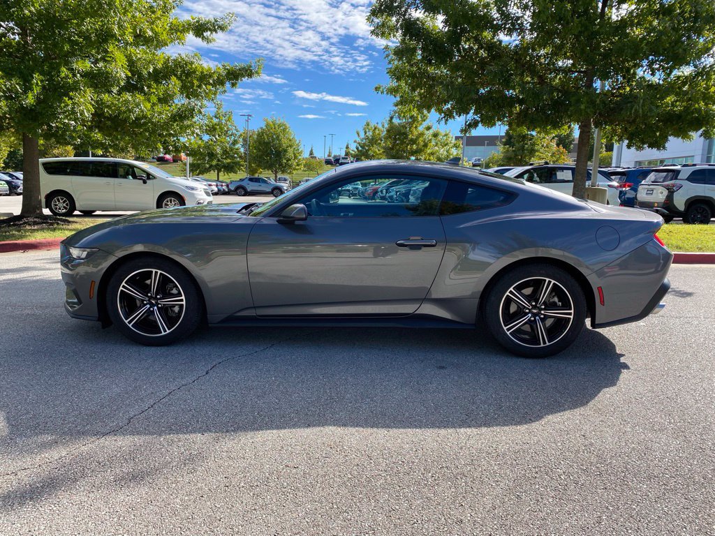 Used 2024 Ford Mustang Coupe RWD image 4