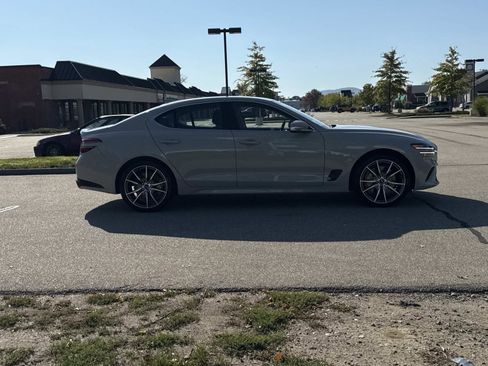 Used 2025 Genesis G70 2.5T image 4