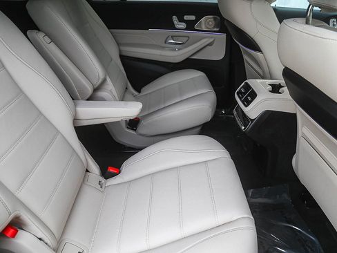 New 2026 Mercedes-Benz GLS 580 4MATIC image 16
