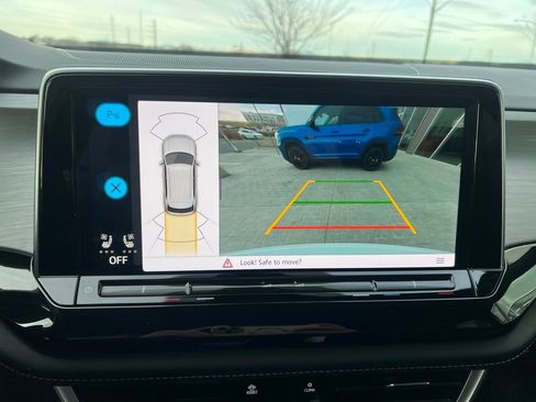 Certified 2025 Volkswagen Atlas Cross Sport SE image 22