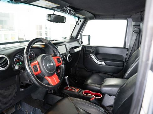 Used 2014 Jeep Wrangler Unlimited Sahara w/ Max Tow Package AWD/4WD image 11