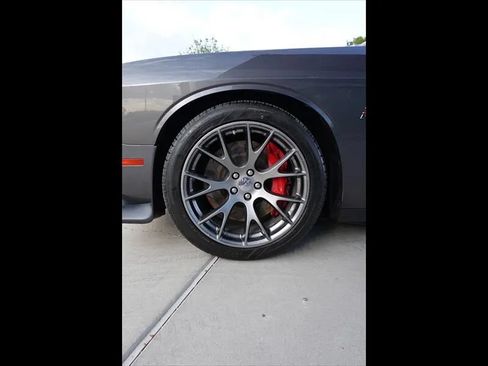 Used 2016 Dodge Challenger SRT RWD image 21