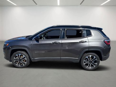 Used 2023 Jeep Compass Limited image 3