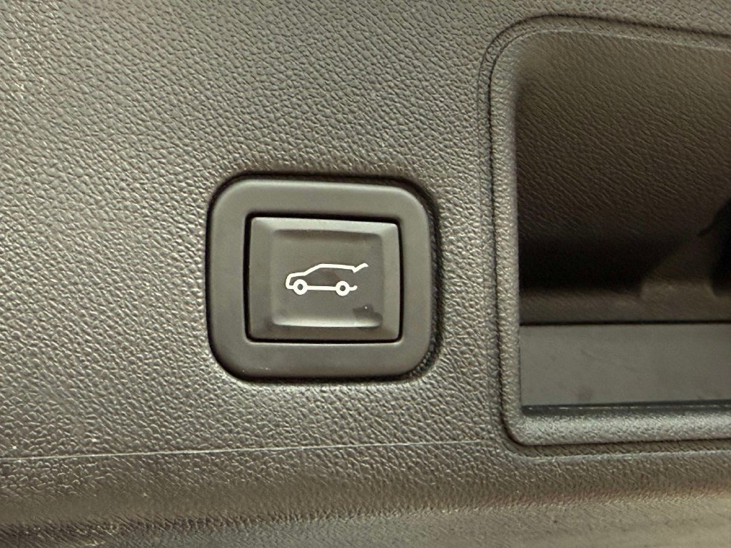 Used 2023 GMC Terrain SLT AWD/4WD image 10