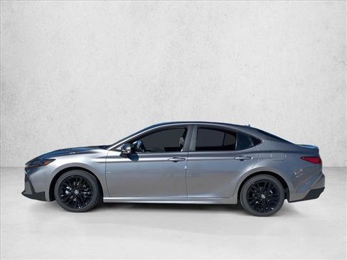 Used 2026 Toyota Camry SE image 5