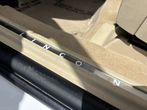 Used 2011 Lincoln MKS FWD image 16