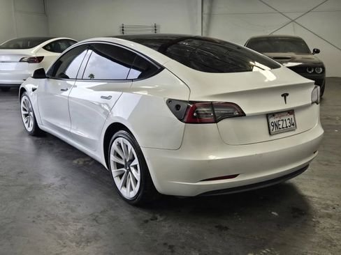 Used 2022 Tesla Model 3 Standard Range RWD image 2