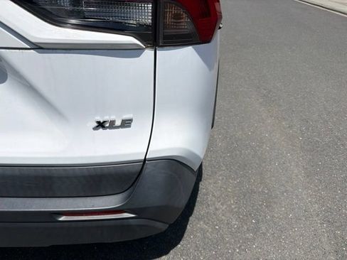 Used 2019 Toyota RAV4 XLE Premium FWD image 8