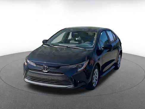 Used 2025 Toyota Corolla LE image 7