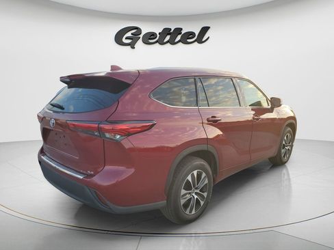 Used 2022 Toyota Highlander XLE image 4