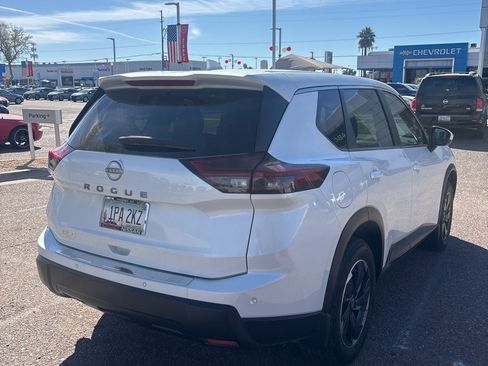 Used 2025 Nissan Rogue SV image 8