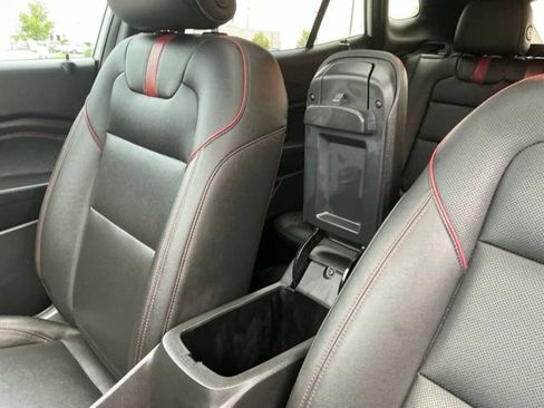 Used 2025 Chevrolet Trax RS w/ Sunroof Package FWD image 33