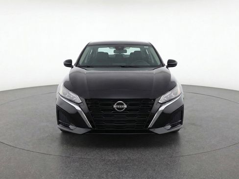 Used 2025 Nissan Altima 2.5 SV image 2